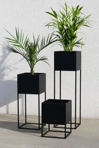3’lü Ayaklı Saksı Seti – Modern Dekoratif Metal Saksılık – Iç Ve Dış Mekan Uyumlu